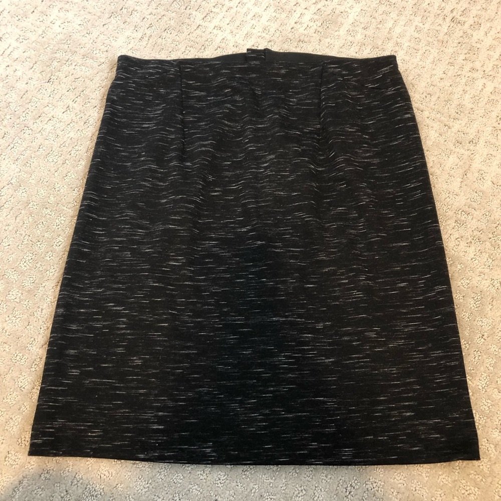 LAST CHANCE! High waist straight skirt w/ pleats